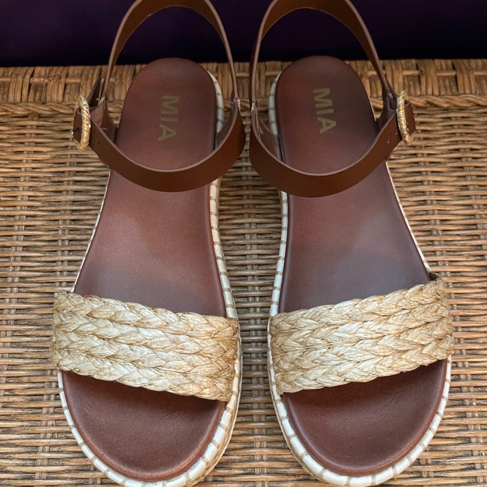 Mia platform sandals 7.5
